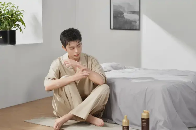 青少年肚子上偶爾起濕疹可以治好嗎(圖1)