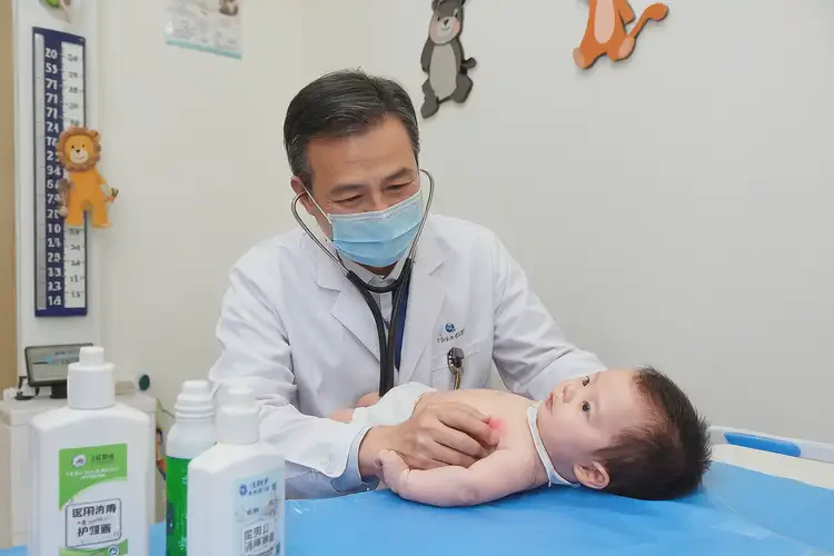 嬰幼兒脖子上出濕疹能徹底自愈嗎(圖1)