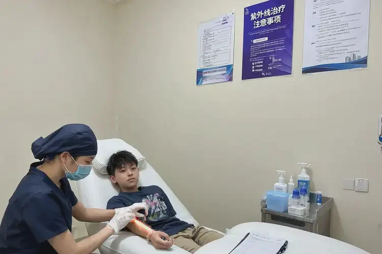 大學(xué)生面部出濕疹可以治好嗎(圖2)