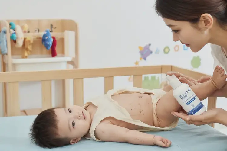 寶寶肚子出現(xiàn)濕疹可以治好嗎(圖1)