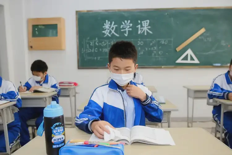 中學(xué)生小腿上容易長濕疹可以治好嗎(圖2)