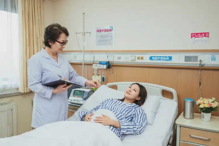 產(chǎn)婦小腿上經(jīng)常長濕疹可以治好嗎(圖2)