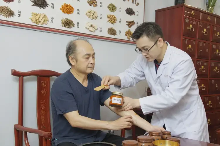 男生脖子長濕疹可不可以根治(圖2)