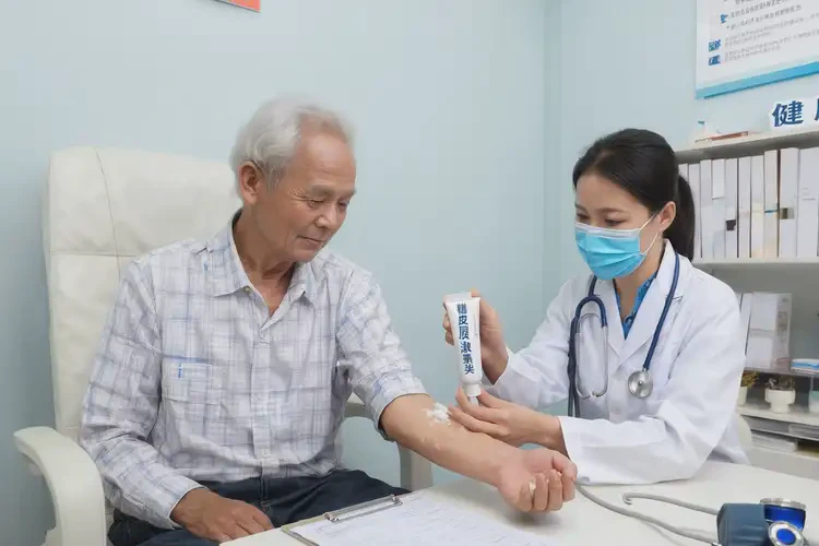 老人臉上經(jīng)常起濕疹可以治好嗎(圖3)