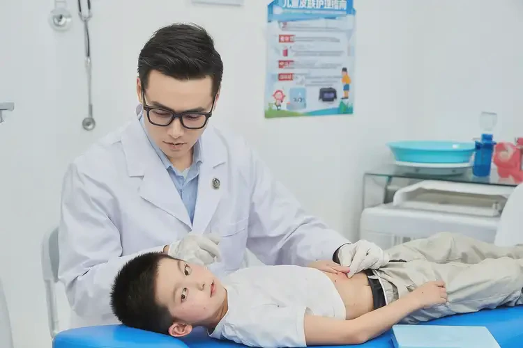 孩子肚子出現(xiàn)濕疹可不可以徹底自愈(圖2)