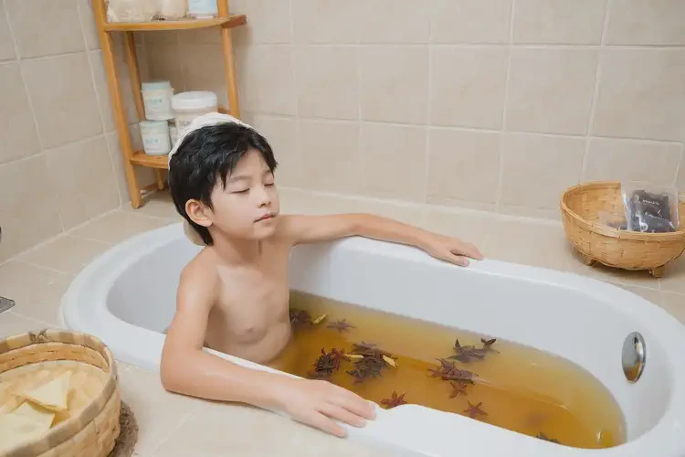 兒童脖子上偶爾起濕疹可以治好嗎(圖2)