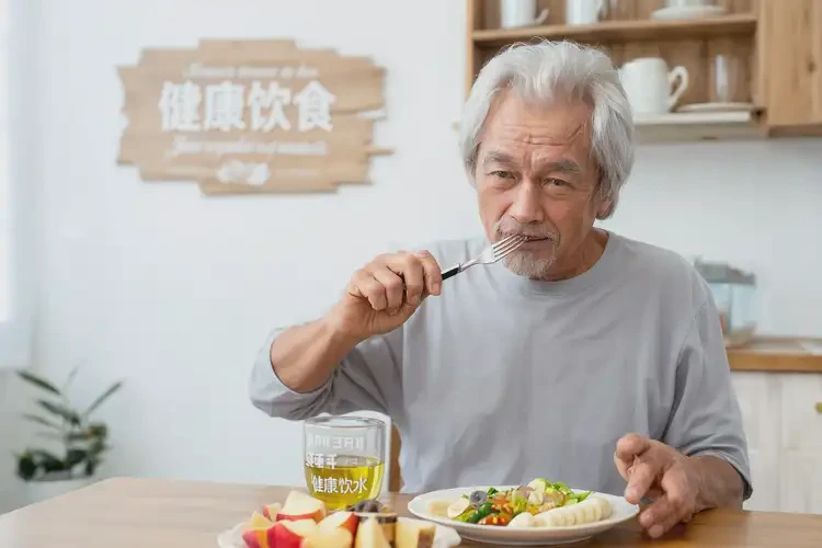 高龄老人脖子上偶尔长湿疹可不可以根治(图1)