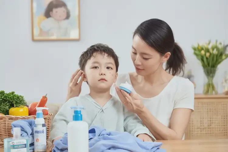 孩子臉上偶爾長濕疹可以治好嗎(圖2)