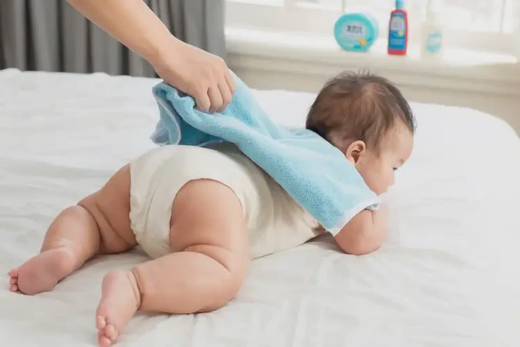 寶寶屁股上容易長濕疹可以治好嗎(圖3)