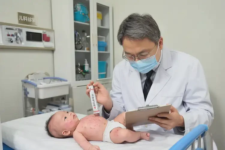 嬰幼兒四肢容易長(zhǎng)濕疹可以治好嗎(圖2)