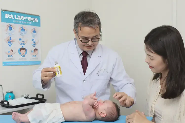 新生兒手上有濕疹可不可以根治(圖2)