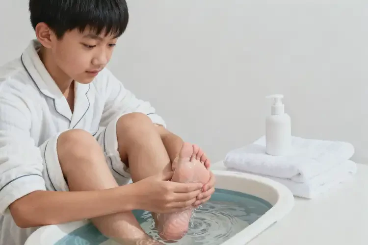 中學(xué)生腳上經(jīng)常長濕疹可以治好嗎(圖1)