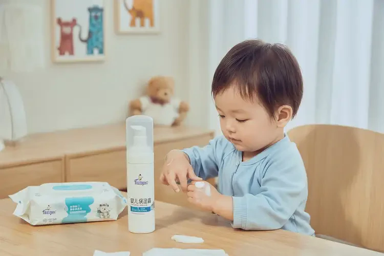 幼兒手臂容易長(zhǎng)濕疹可以治好嗎(圖2)