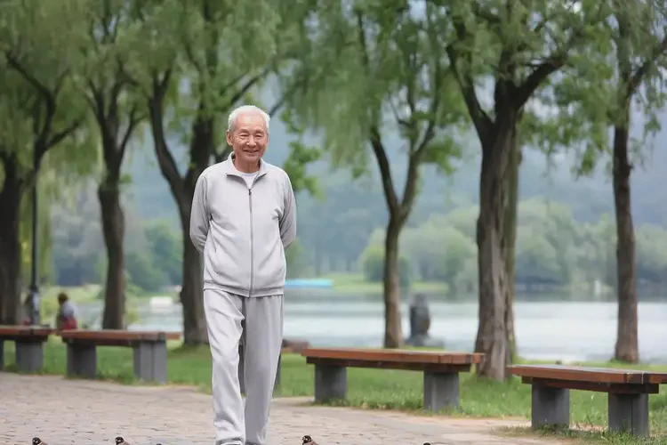 老人臉上經(jīng)常起濕疹可以治好嗎(圖2)