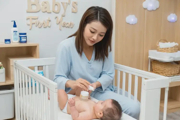 嬰兒手臂容易長濕疹可以治好嗎(圖3)