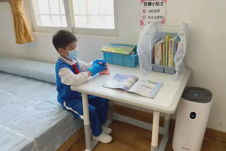 小學(xué)生小腿上偶爾起濕疹可以治好嗎(圖1)