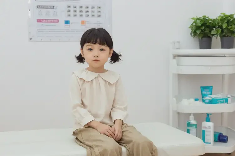 小學(xué)生大腿上容易起濕疹可不可以根治(圖1)