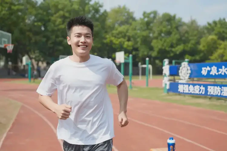 大学生四肢经常长湿疹可以治好吗(图2)