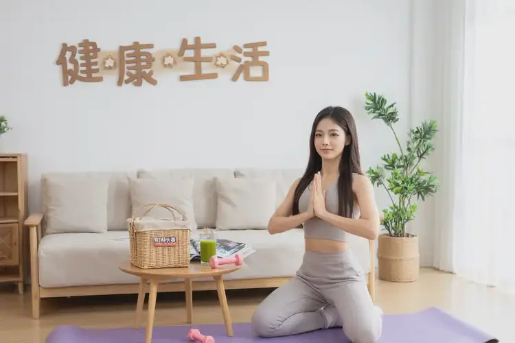 女生手臂經(jīng)常起濕疹可不可以根治(圖1)