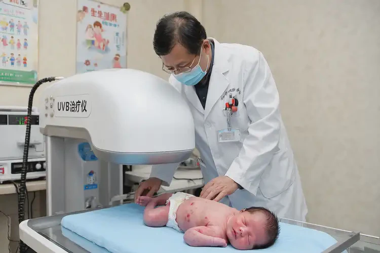 新生兒肚子出現(xiàn)濕疹可以治好嗎(圖1)