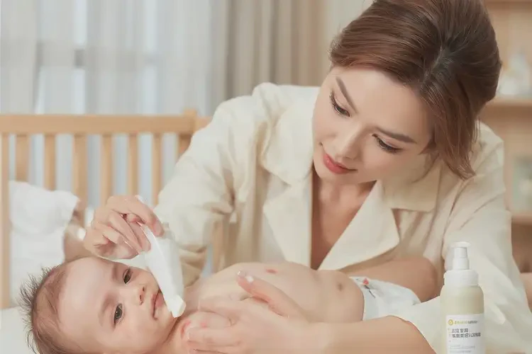 嬰幼兒脖子上出濕疹能徹底自愈嗎(圖3)