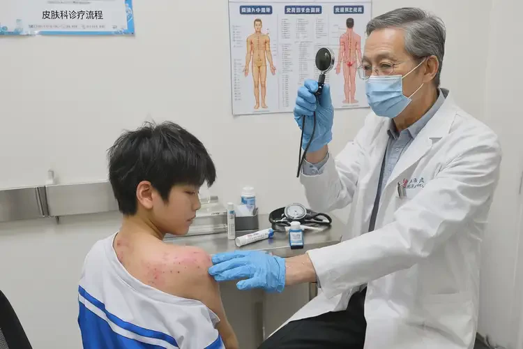 中學(xué)生脖子上長濕疹可以治好嗎(圖3)