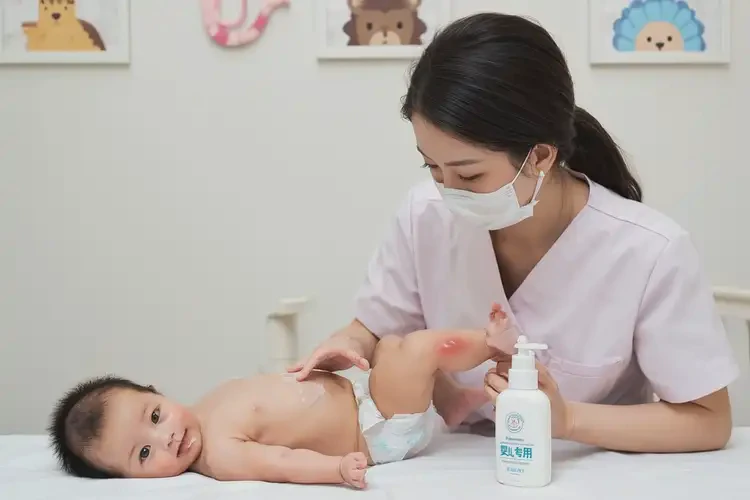 嬰兒大腿上經(jīng)常起濕疹可以治好嗎(圖3)