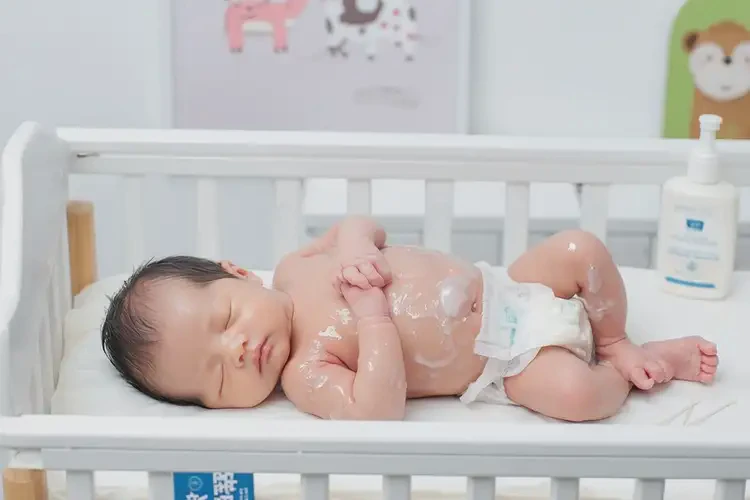 新生兒全身出現(xiàn)濕疹可不可以根治(圖2)