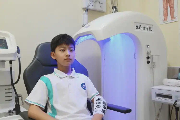 中學(xué)生手臂偶爾長濕疹可以治好嗎(圖1)