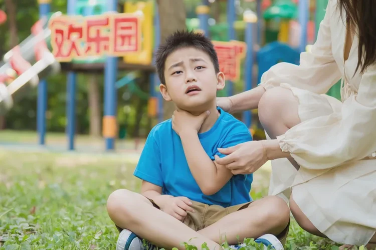 孩子脖子偶爾起濕疹可以治愈嗎(圖3)