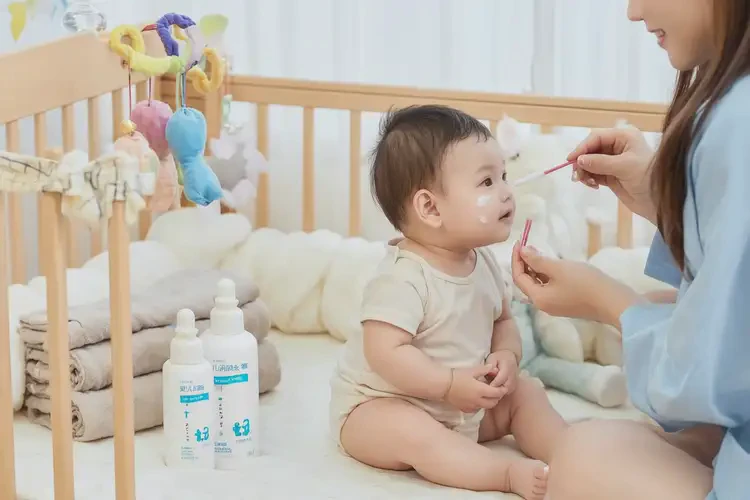 嬰兒身上容易起濕疹可以治好嗎(圖3)