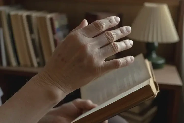 老人身上容易起濕疹可以治好嗎(圖1)