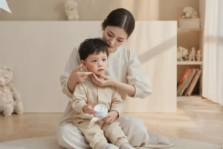 幼兒面部出現(xiàn)濕疹可以治好嗎(圖2)