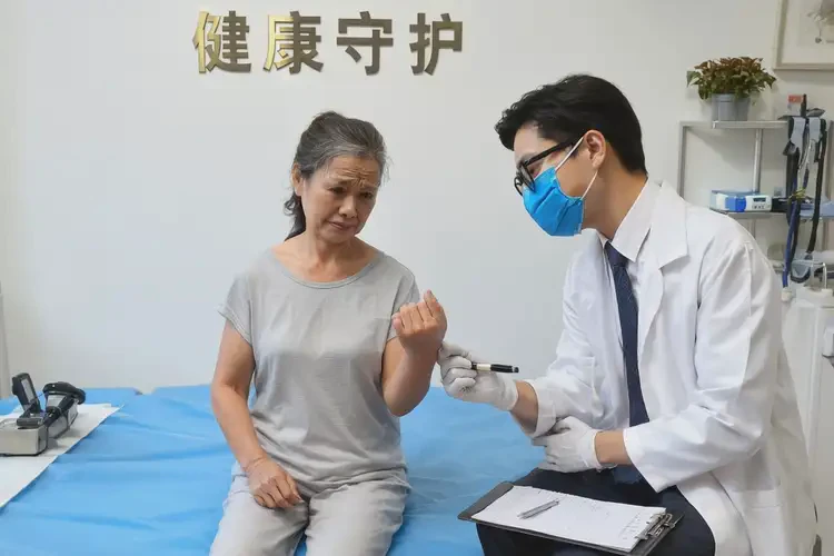 哺乳期媽媽四肢出現(xiàn)濕疹可以治好嗎(圖3)