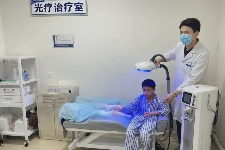 中學(xué)生大腿起濕疹可不可以根治(圖1)