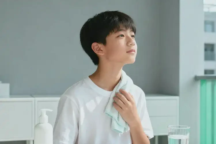 中學(xué)生脖子上經(jīng)常起濕疹可以治好嗎(圖3)