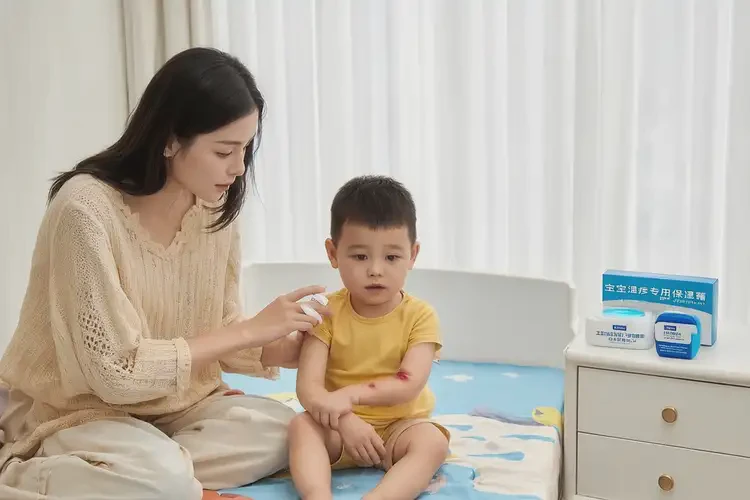 幼兒大腿經(jīng)常長濕疹不管它會(huì)自己好嗎(圖3)