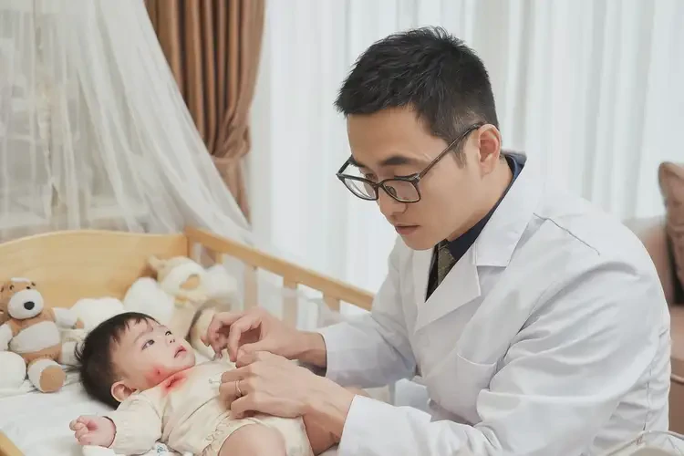 寶寶脖子上長(zhǎng)濕疹可以治好嗎(圖3)