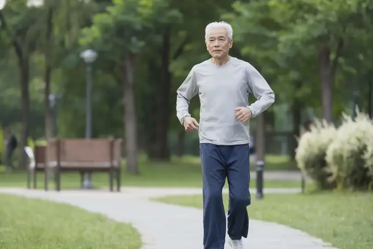 老年人四肢偶尔起湿疹可以彻底自愈吗(图2)