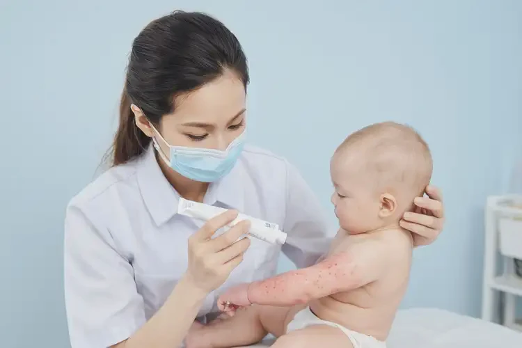 嬰兒手臂上出濕疹可以治好嗎(圖3)