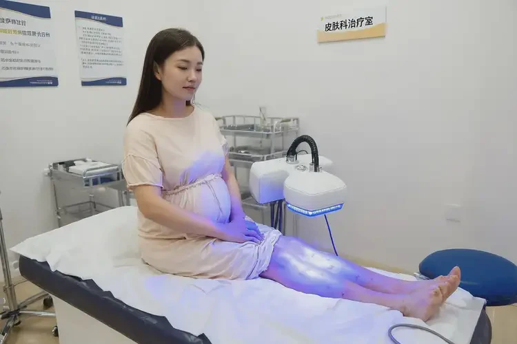 哺乳期媽媽大腿上偶爾起濕疹可以治好嗎(圖1)