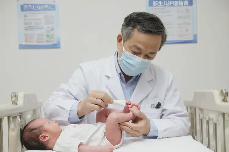 新生兒腳上偶爾起濕疹可不可以根治(圖3)