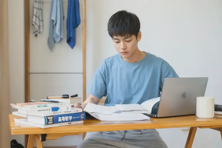 大學(xué)生四肢有濕疹可不可以根治(圖1)