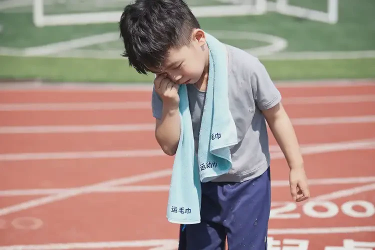 小學(xué)生脖子容易起濕疹能夠徹底治愈嗎(圖3)