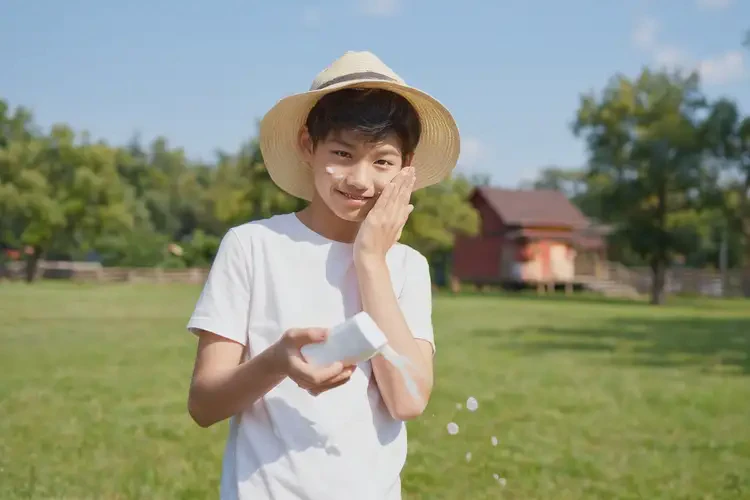 青少年脖子上出現(xiàn)濕疹可以治好嗎(圖1)