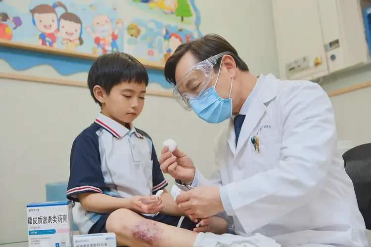 小學(xué)生四肢起濕疹可不可以根治(圖3)