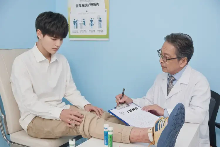 青年人腳上偶爾起濕疹可不可以根治(圖2)