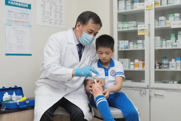 小學(xué)生小腿上偶爾起濕疹可以治好嗎(圖3)