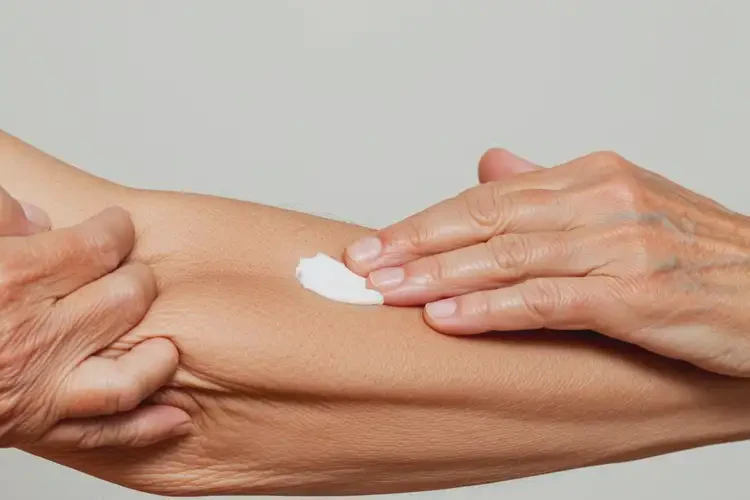 高齡老人手臂上經(jīng)常長濕疹可不可以根治(圖3)