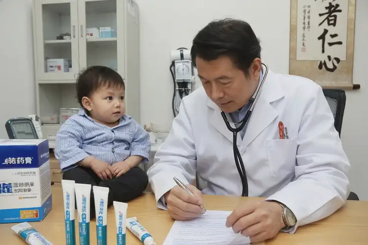 小儿脸上容易起湿疹能彻底自愈吗(图1)